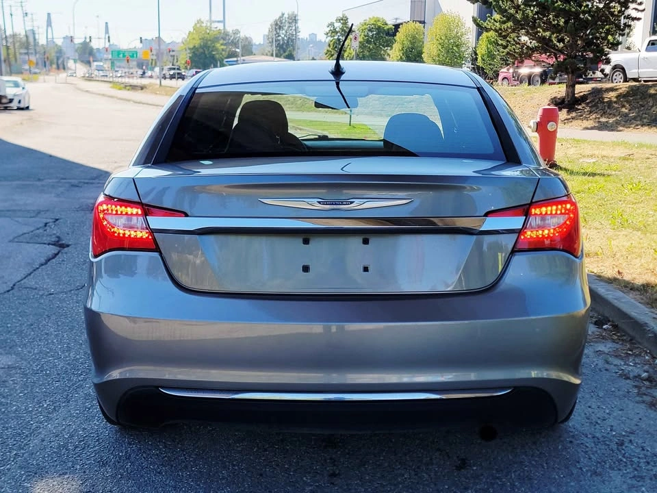 2012 Chrysler 200 - photo 3