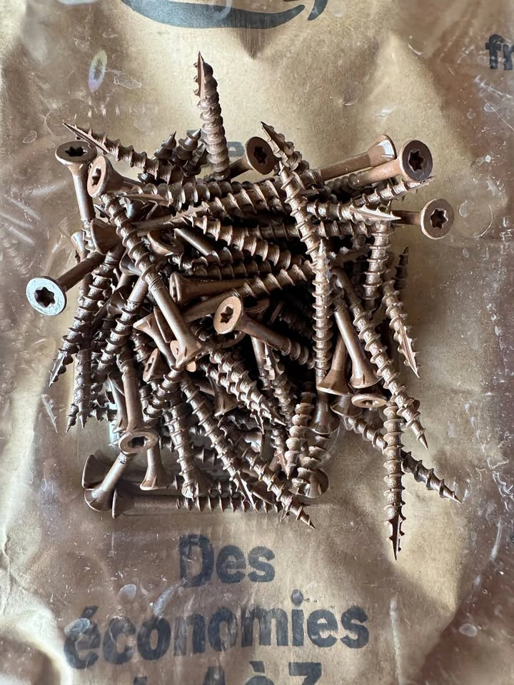 200 Pcs #8 x 2" Brown Torx/Star Head Fence Screws - Ceramic Coat