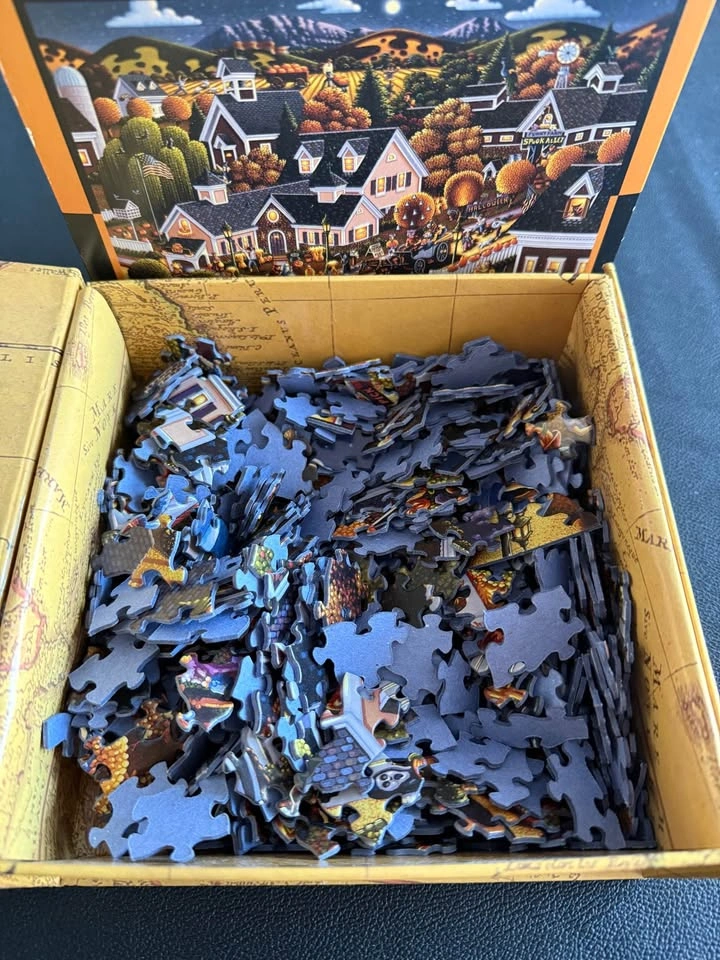 Dowdle Folk Art All Hallows Eve 500 Piece Jigsaw Puzzle - photo 5