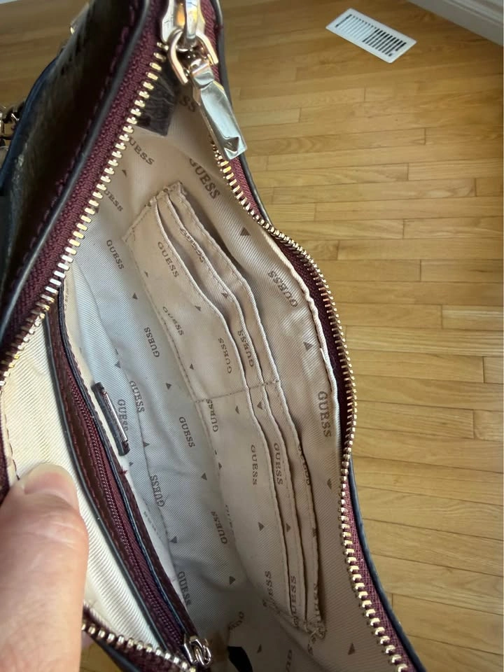 GUESS Shoulder Bag - photo 5