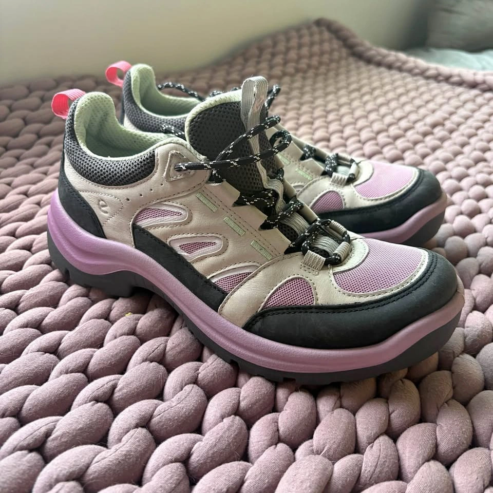 ECCO outdoor Women’s sneakers - Size 8-8.5