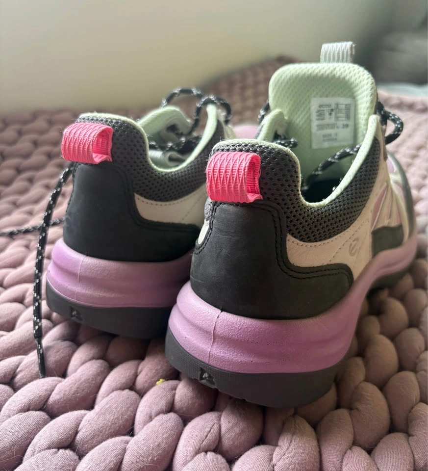 ECCO outdoor Women’s sneakers - Size 8-8.5 - photo 3
