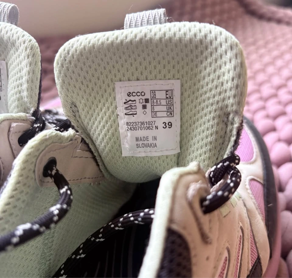 ECCO outdoor Women’s sneakers - Size 8-8.5 - photo 4