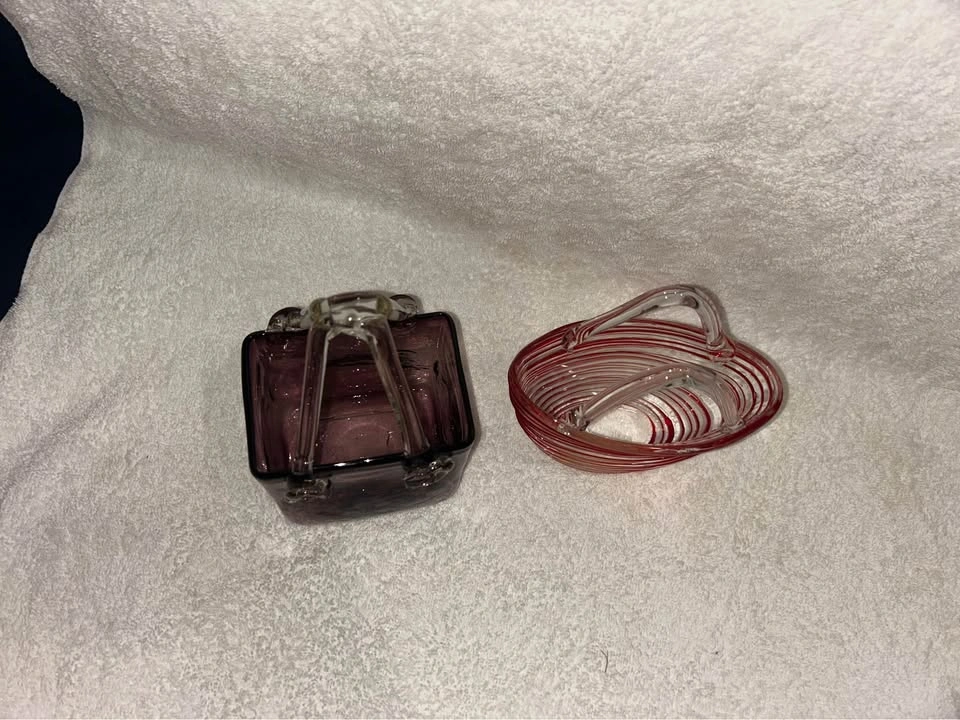 Set of 2 Hand Blown Glass Purse Vases - photo 3