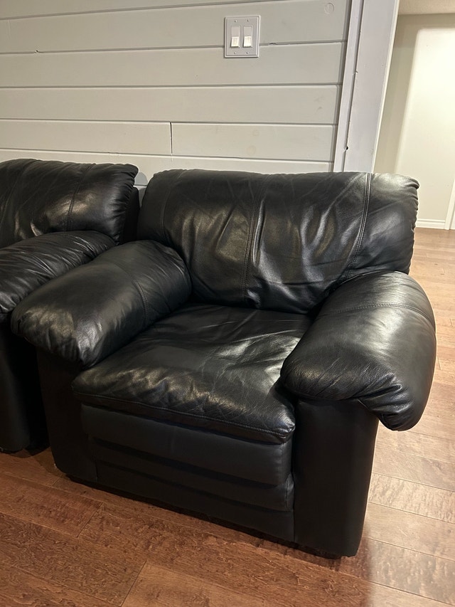 Campio Leather Couch Set - photo 2