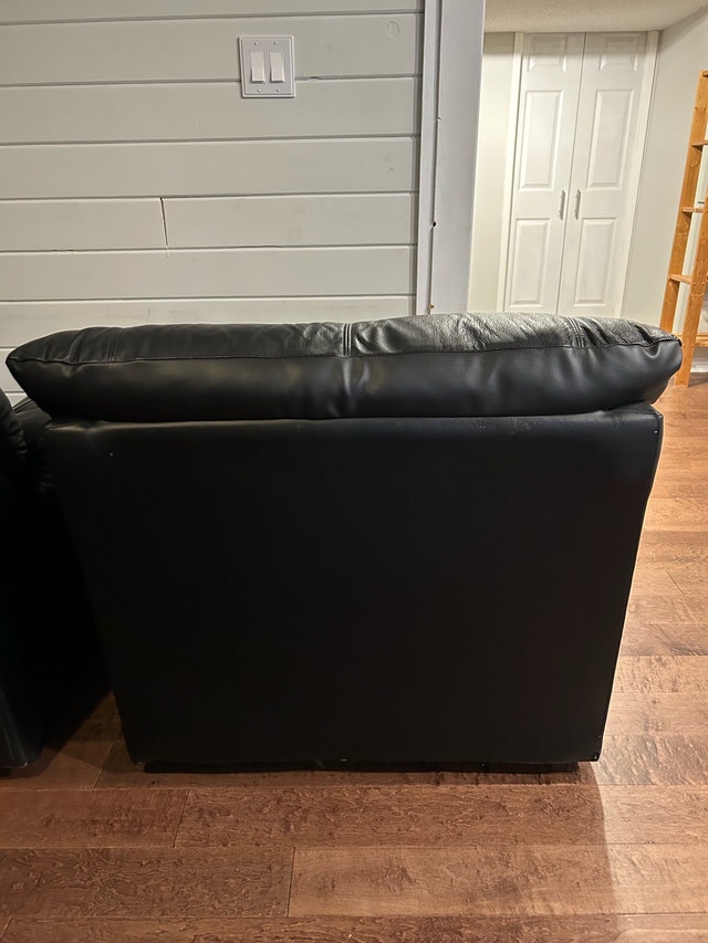 Campio Leather Couch Set - photo 5