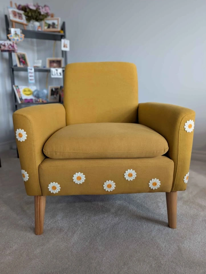 Yellow Mid-Century Modern Armchair with Daisy Appliqués - photo 5