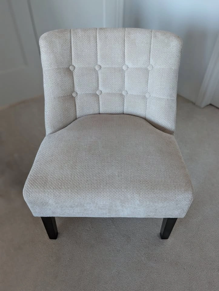 Reimagined Beige Accent Chair – Perfect Condition - photo 2