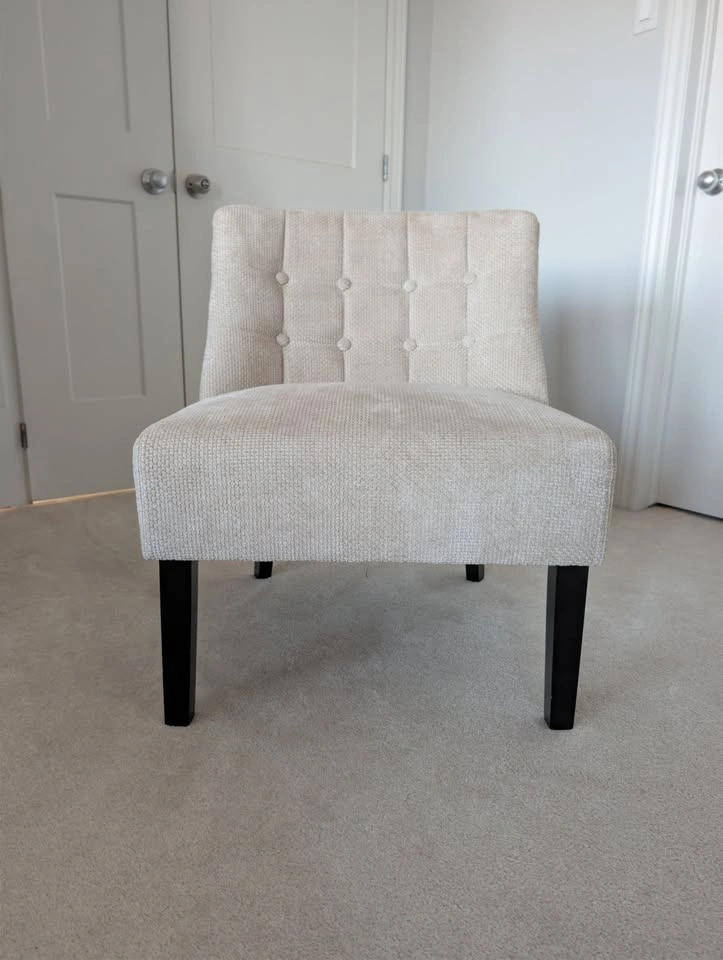 Reimagined Beige Accent Chair – Perfect Condition - photo 3