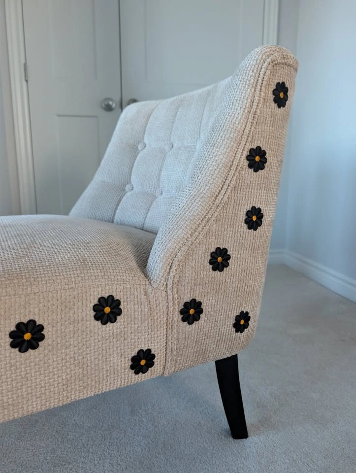 Reimagined Beige Accent Chair – Perfect Condition - photo 5