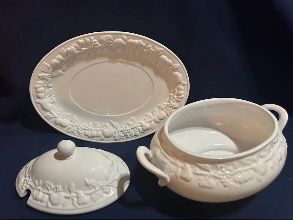 White Ceramic Soup Tureen with Lid and Underplate - Embossed Fru - photo 2
