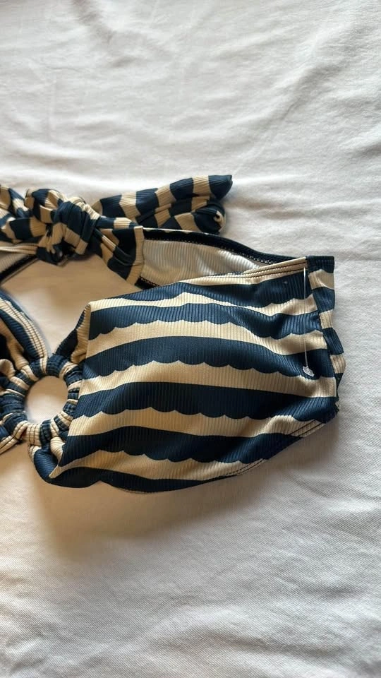 PrettyLittleThing O Ring Tie Back Bandeau Bikini Top - photo 2