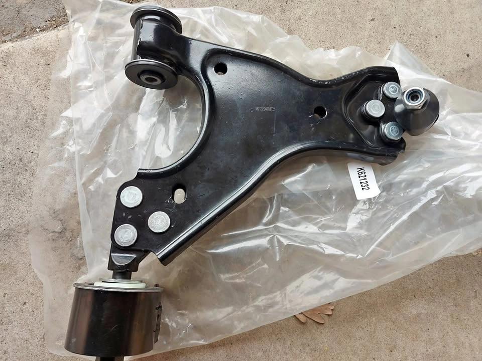 Front Lower Control Arms Set (K621232, K621231)