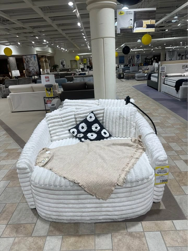 Oversize lounge chair/couch - photo 2
