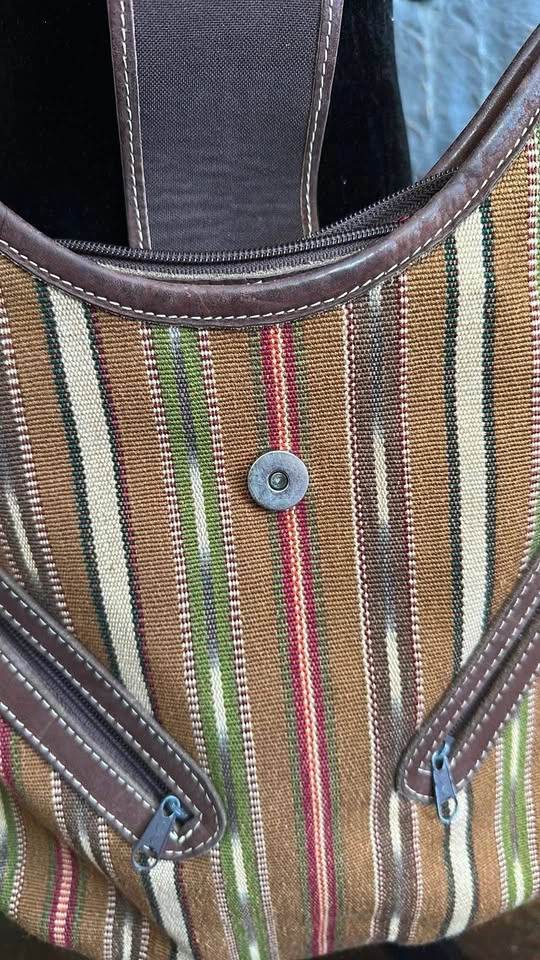 CC Striped Brown Shoulder Bag - photo 4