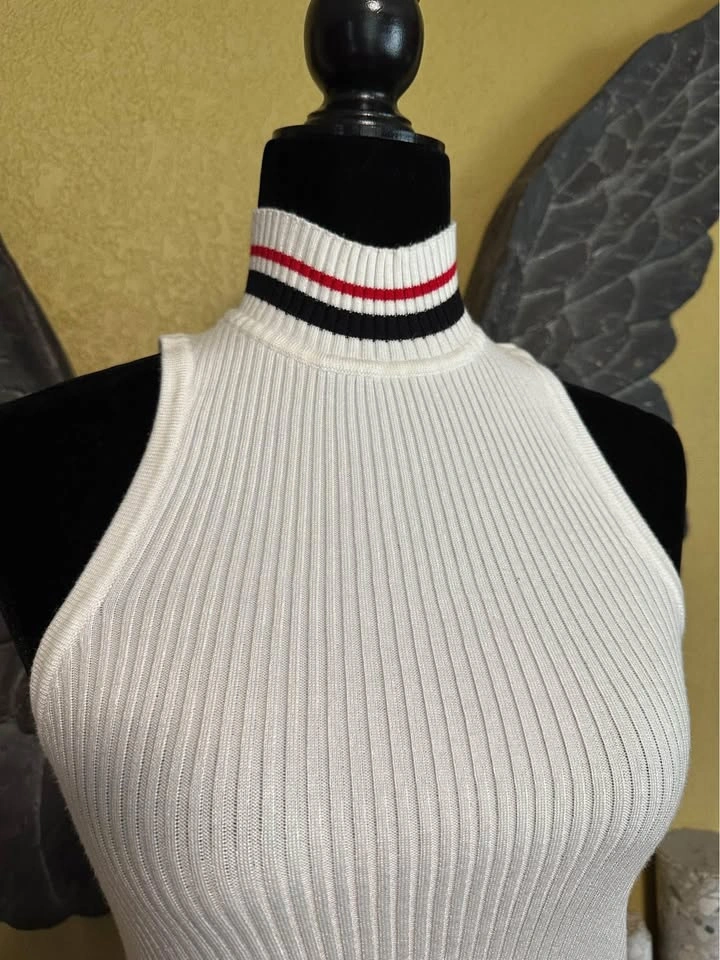 Kendall & Kylie White Ribbed Crop Top with Red and Black Stripes - photo 3