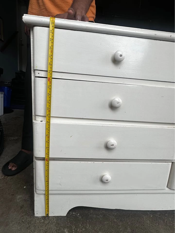 White 8-Drawer Wooden Dresser - photo 2