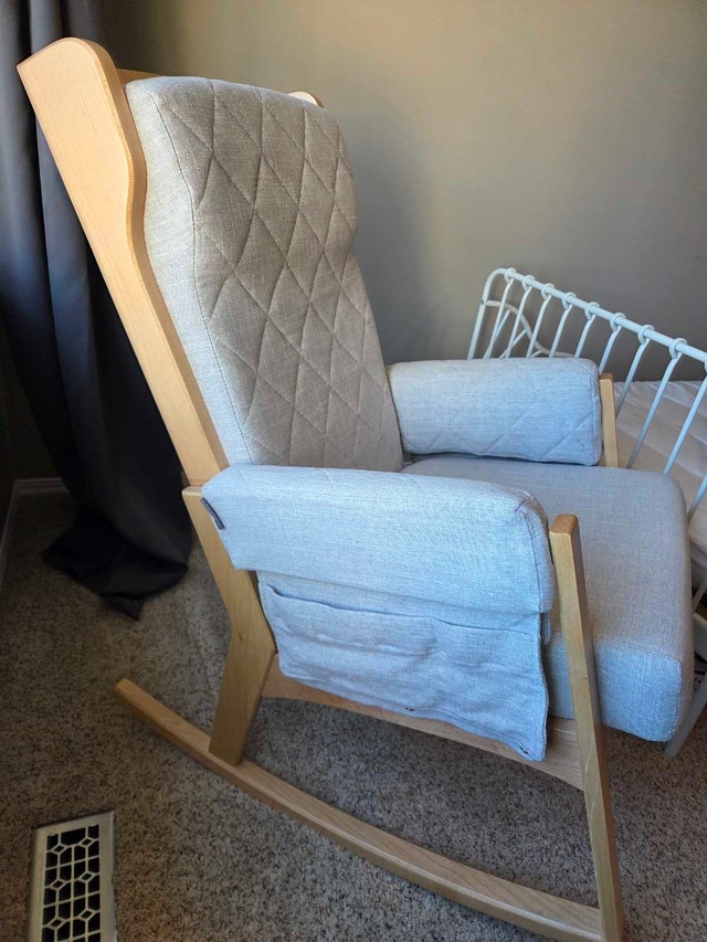 rocking nursing chair with side pockets - photo 2