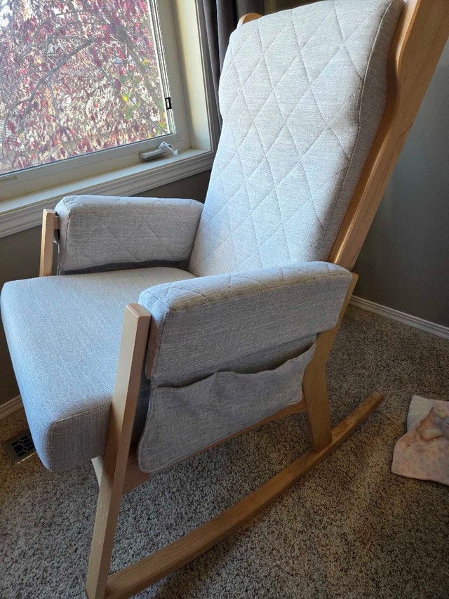 rocking nursing chair with side pockets - photo 3