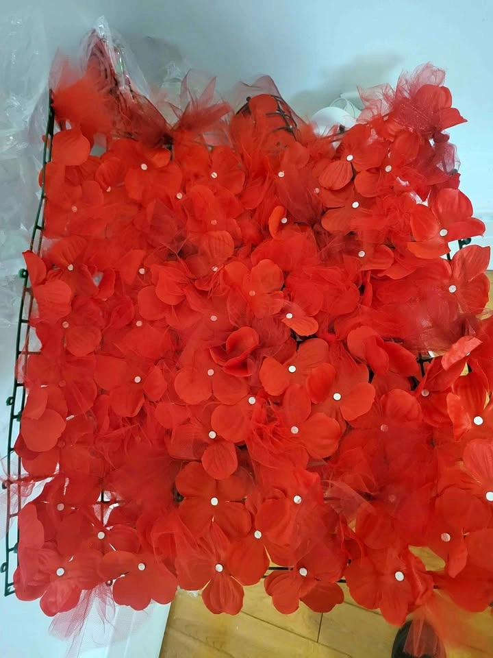 Artificial Red Rose Flower Panels (3.5 sqm) & Tulle Bundle