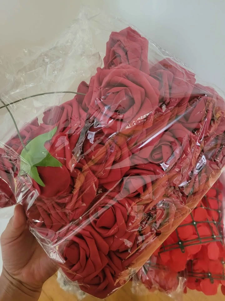 Artificial Red Rose Flower Panels (3.5 sqm) & Tulle Bundle - photo 2