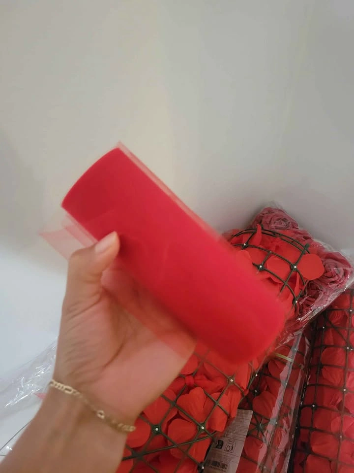 Artificial Red Rose Flower Panels (3.5 sqm) & Tulle Bundle - photo 4