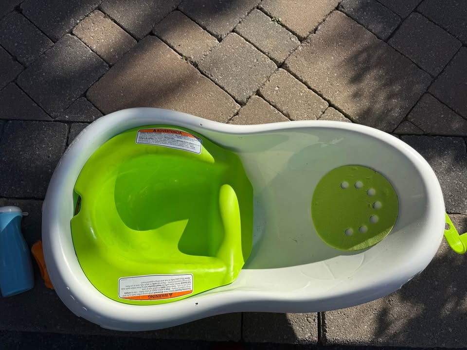 Fisherprice Baby- toddler bathtub - photo 3