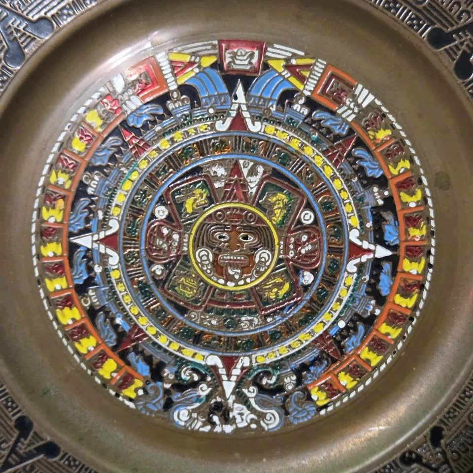 Vintage Mexican Aztec Sun Stone Brass Plate – Hand Painted – 8” - photo 2