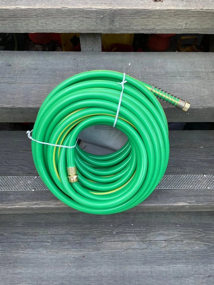 New - Miracle-Gro Heavy Duty Garden Hose 100' x 5/8" - photo 2