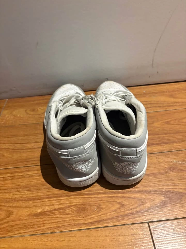 Nike Air Jordan 1 Grey - photo 3