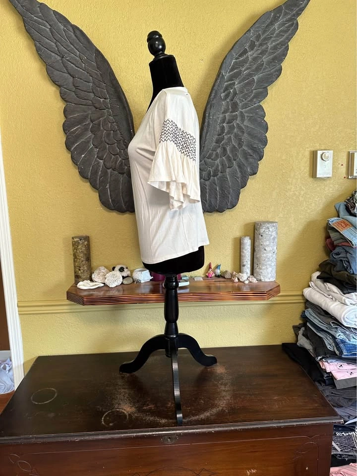 Vince Camuto Top with fancy Sleeves - photo 3