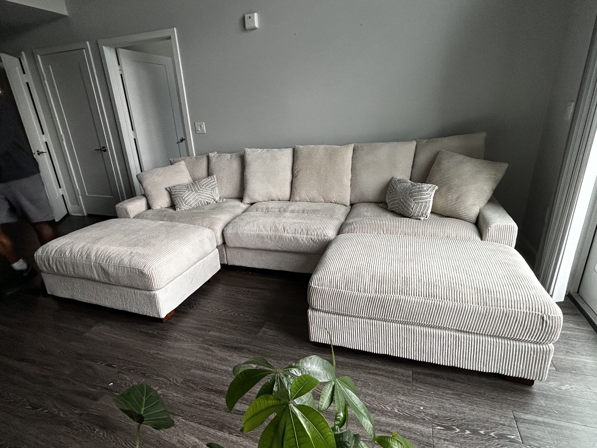 Delivery Available! Corduroy 5-Piece Sectional + Ottoman