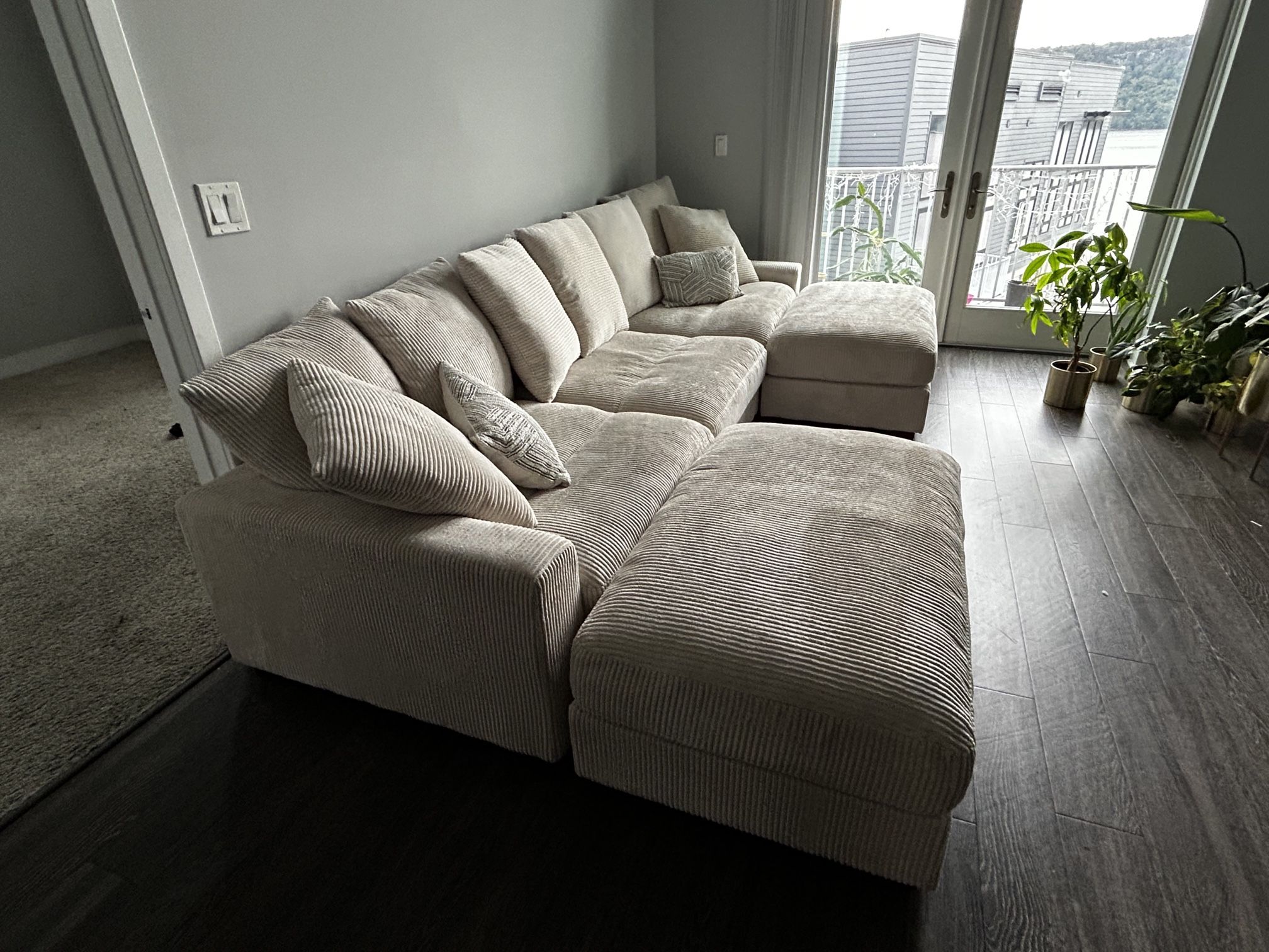 Delivery Available! Corduroy 5-Piece Sectional + Ottoman - photo 3
