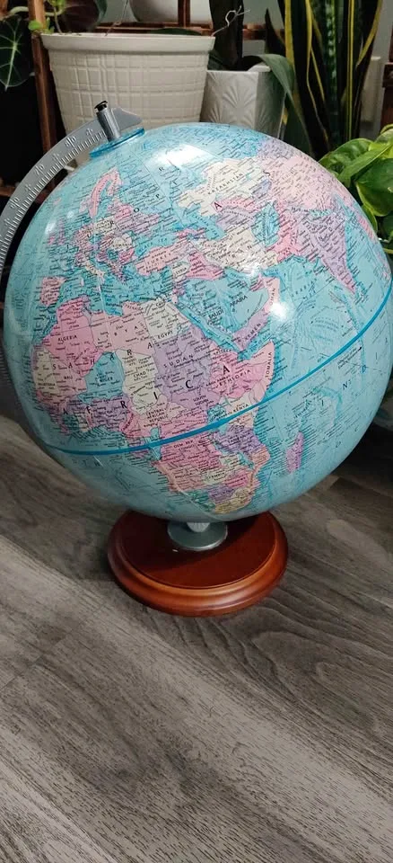 Large globe thumbnail