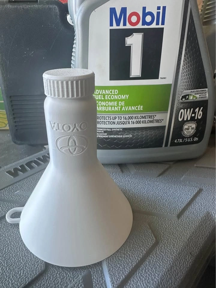 Toyota and Lexus Screw On Oil Funnel (Mess Free Oil Changes) - photo 3
