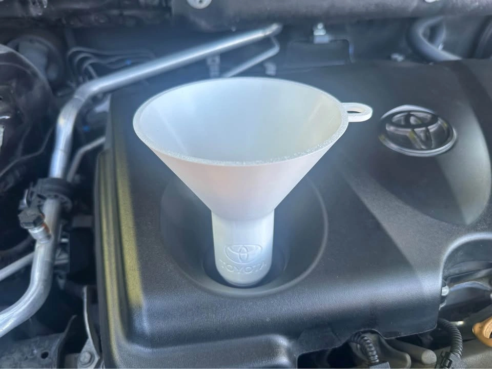Toyota and Lexus Screw On Oil Funnel (Mess Free Oil Changes) - photo 4