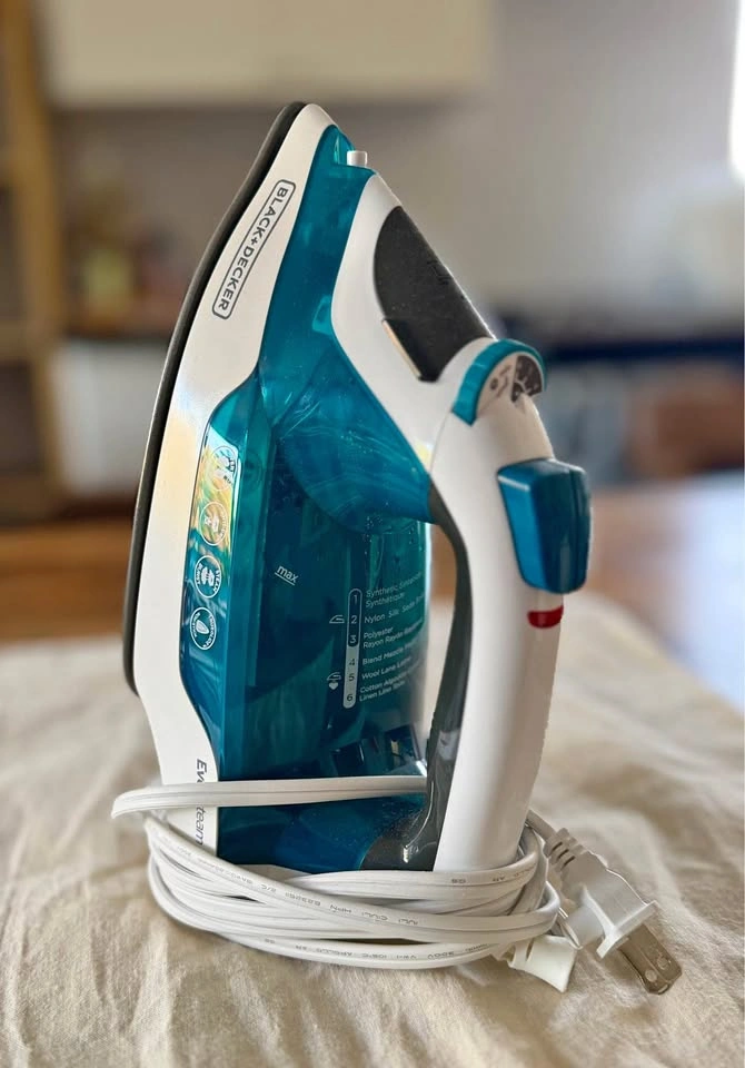 Black+Decker Easy Steam Iron