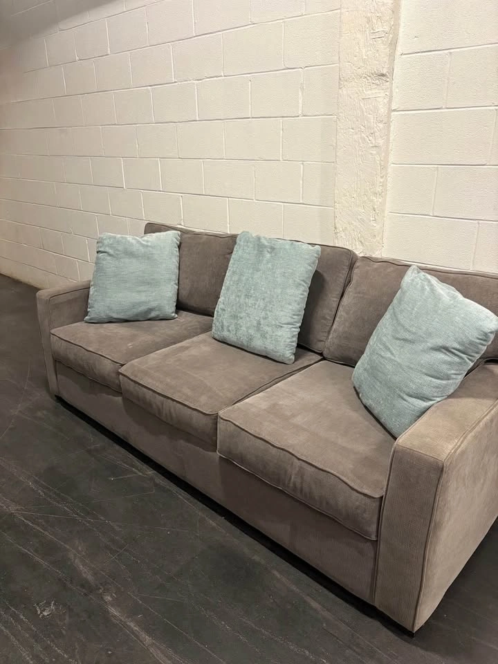 Gray Sleeper Sofa / Pull-Out Couch - Delivery Available - photo 5