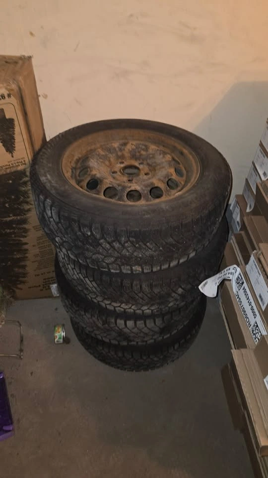 Set of 4 Winter Tires 205/60R16 on Steel Rims - photo 2