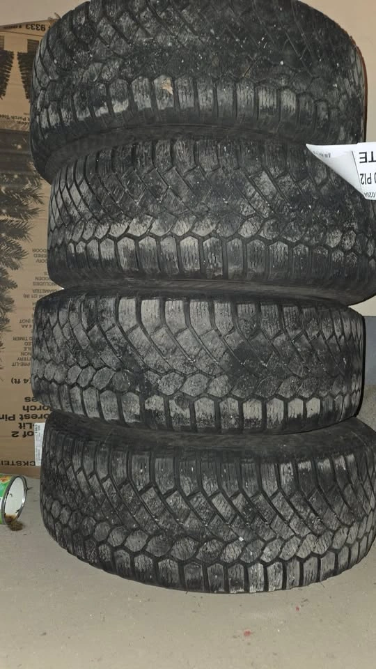 Set of 4 Winter Tires 205/60R16 on Steel Rims - photo 3