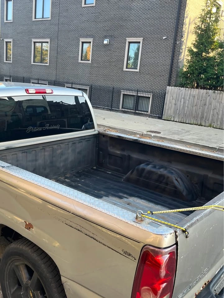 2004 Chevrolet Silverado - photo 2