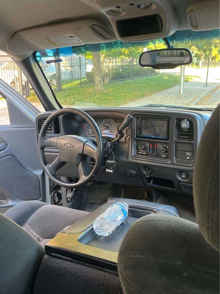 2004 Chevrolet Silverado - photo 3