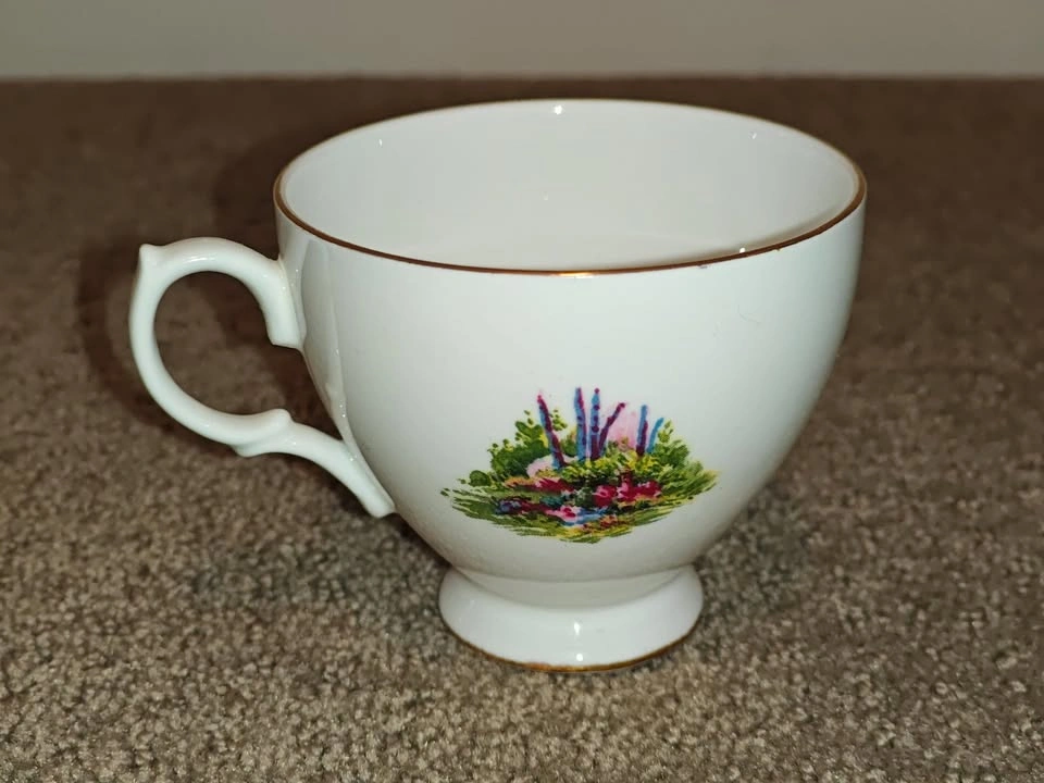Vintage Tea Cup and Saucer Set - Royal Vale Country Cottage 7382 - photo 5