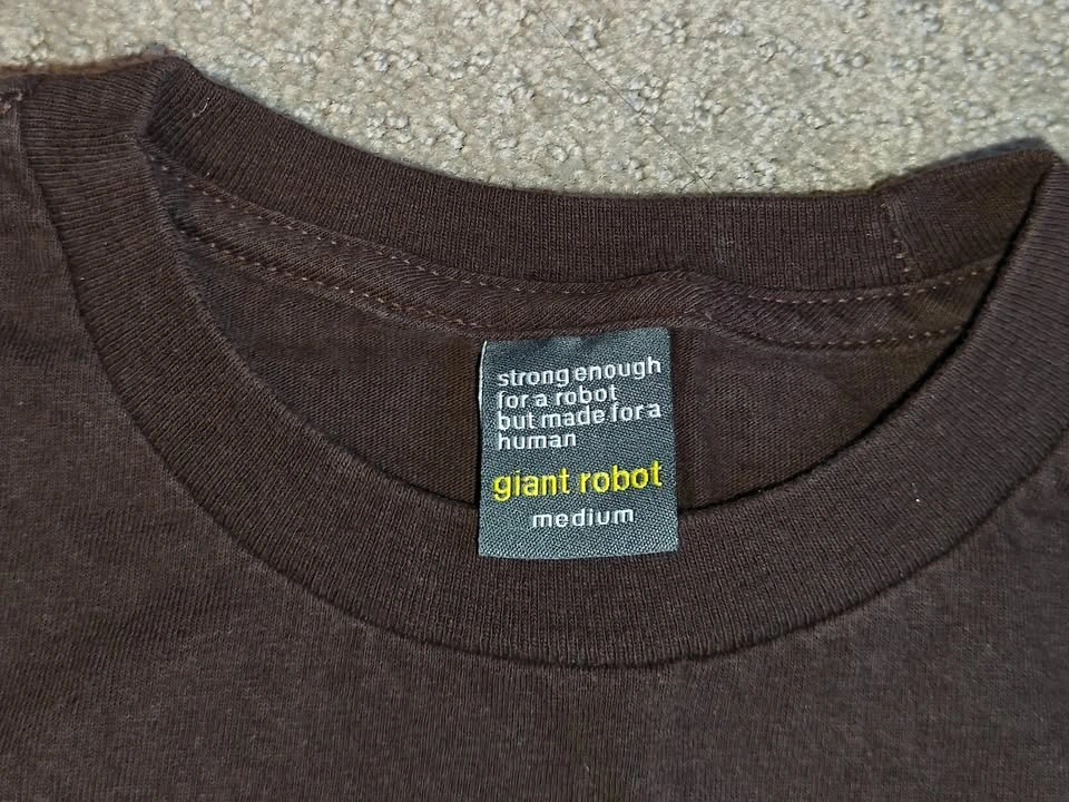 Vintage Giant Robot "Bigfoot" Graphic T-Shirt - Slim Fit Medium - photo 4