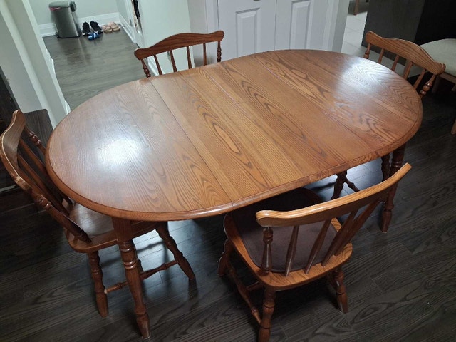 Solid Wood Dining Table & 4 Chairs – Expandable to Seat 6