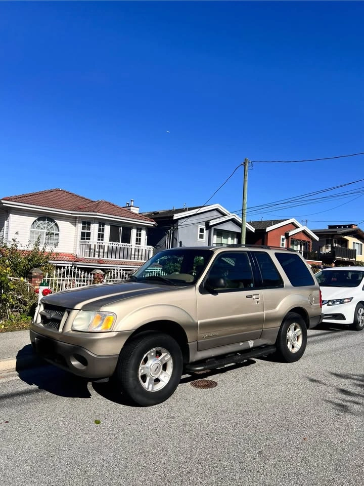 2002 Ford Explorer Sport - photo 2