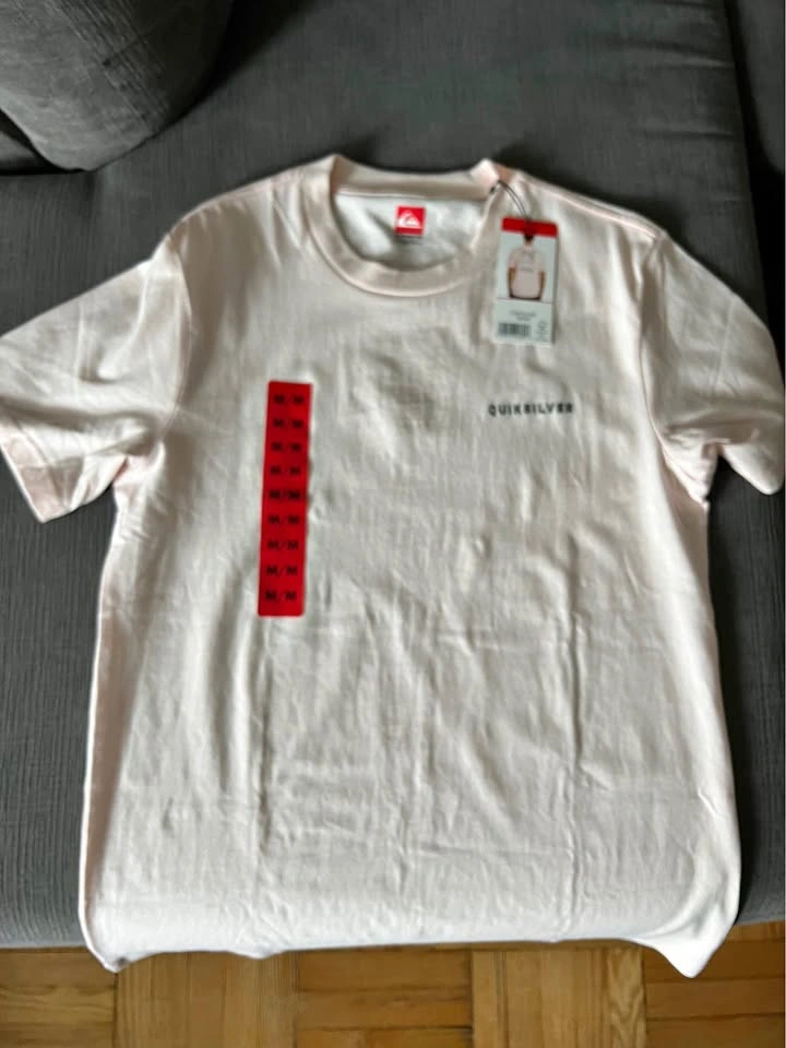 Quiksilver Men's Medium Pink Graphic T-Shirt