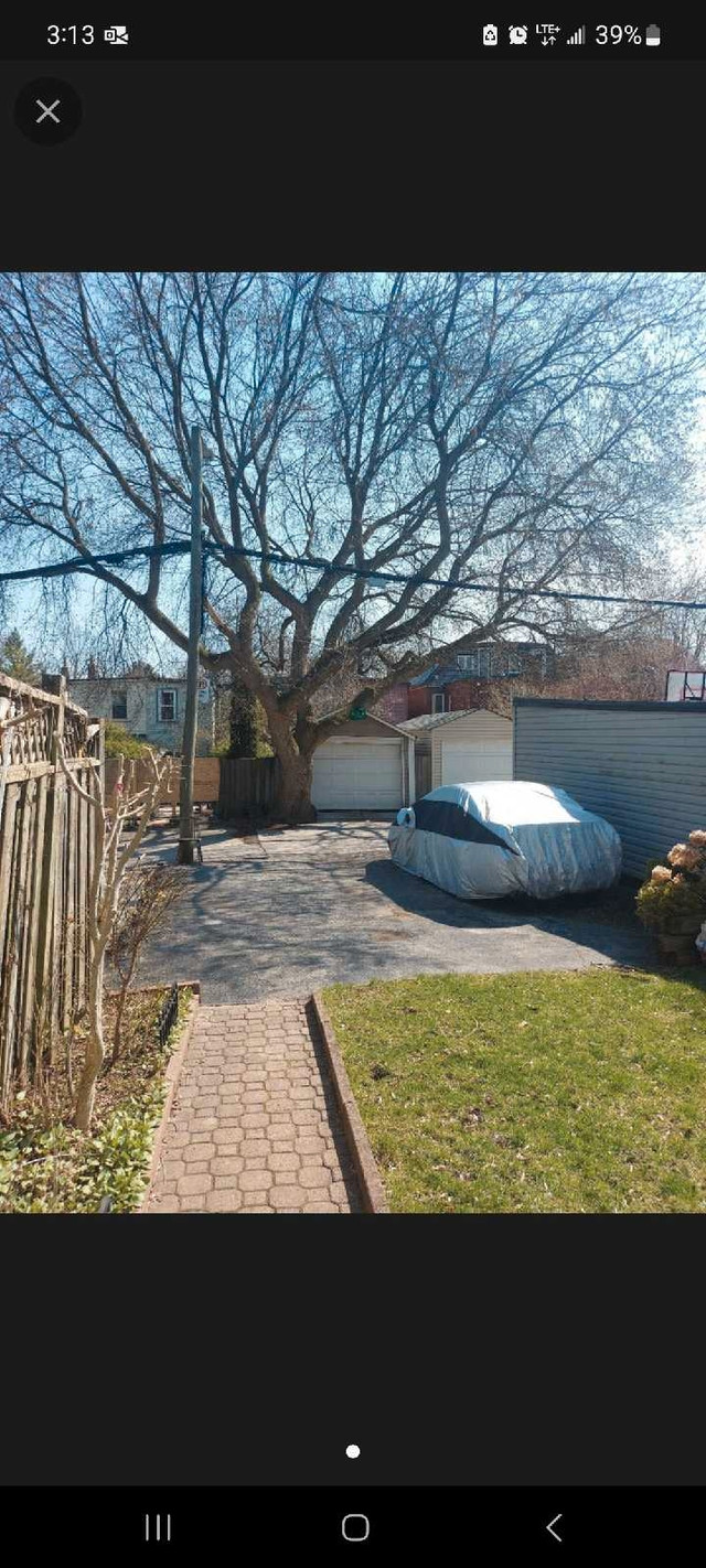 Parking in Riverdale