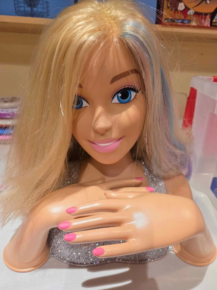 Barbie Deluxe Styling Head with Accessories