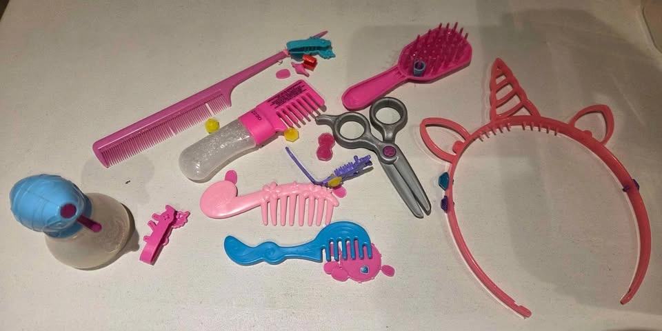 Barbie Deluxe Styling Head with Accessories - photo 3
